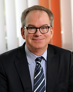 Professor Hans Schotten, wissenschaftlicher Direktor am DFKI und Leiter des Forschungsbereiches „Intelligente Netze“